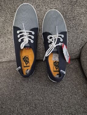 Womens Vans "Tazie" Skinny Stripe Navy/white Size 6 New With Tags,no Box.